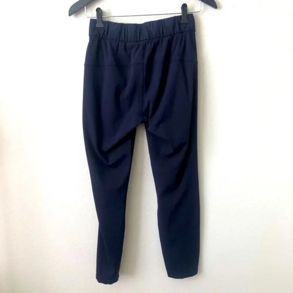 Lululemon On The Fly Pant navy blue 25” inseam